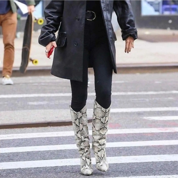 Sexy Chic Snake Embossed Vince Camuto Leather Boots - Picture 11 of 12